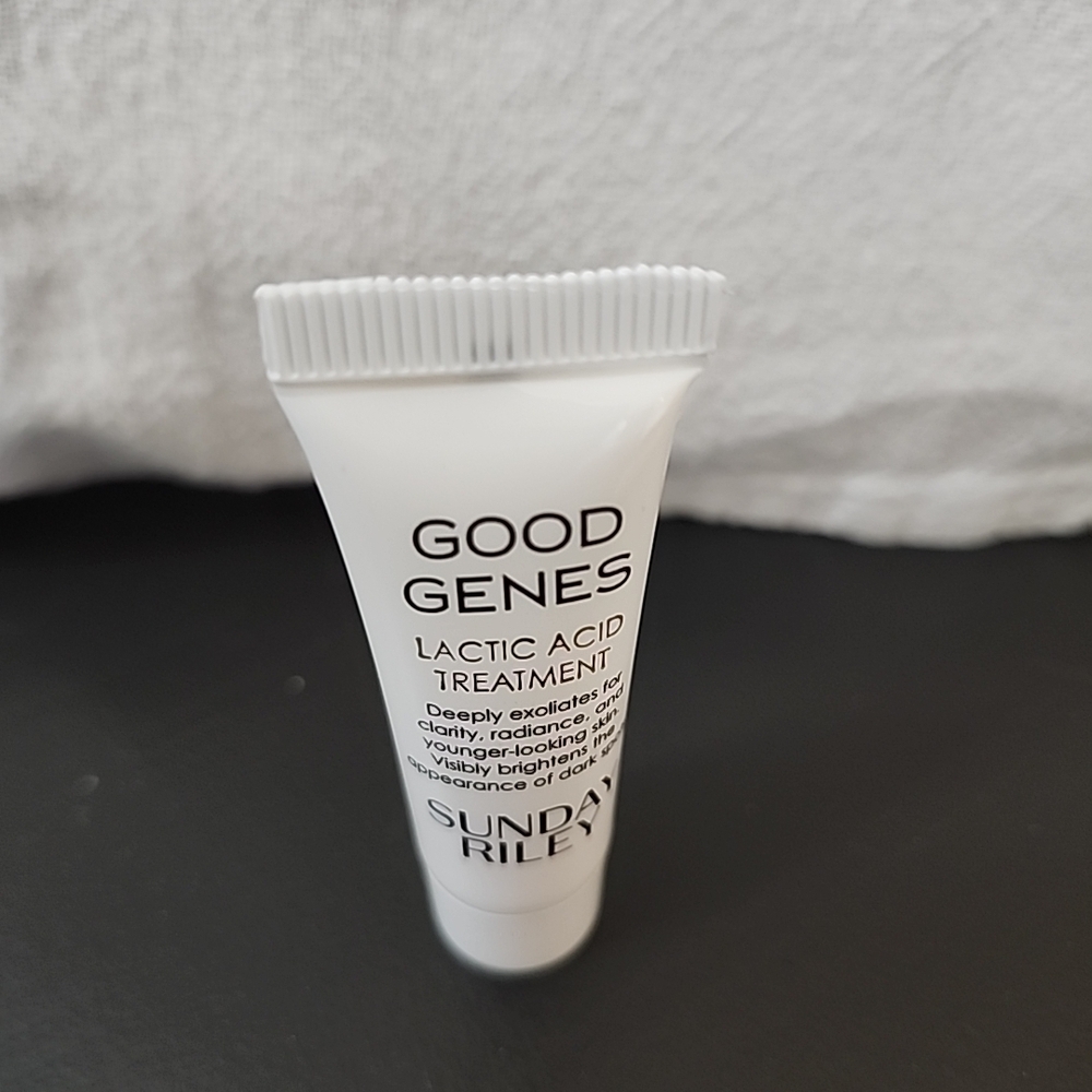 Assorted Skincare Sample Set - Picture 10 of 16